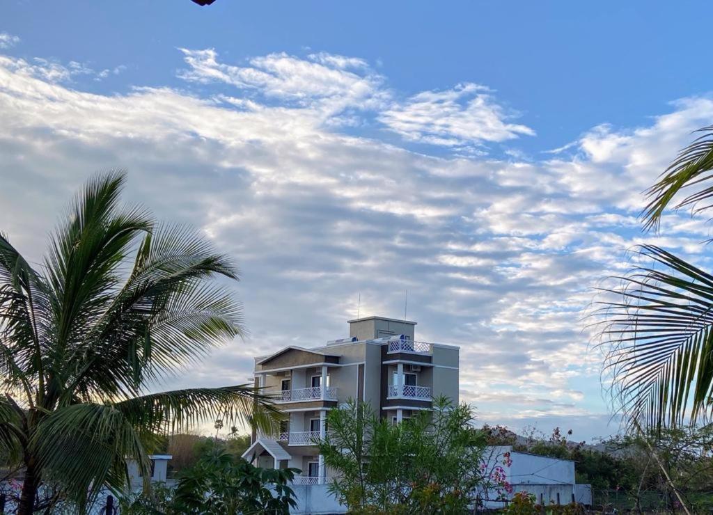 Winds N Waves Hotell Alībāg Exteriör bild