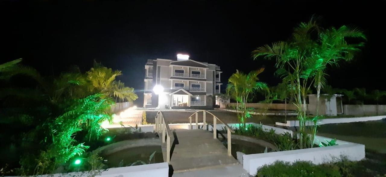 Winds N Waves Hotell Alībāg Exteriör bild